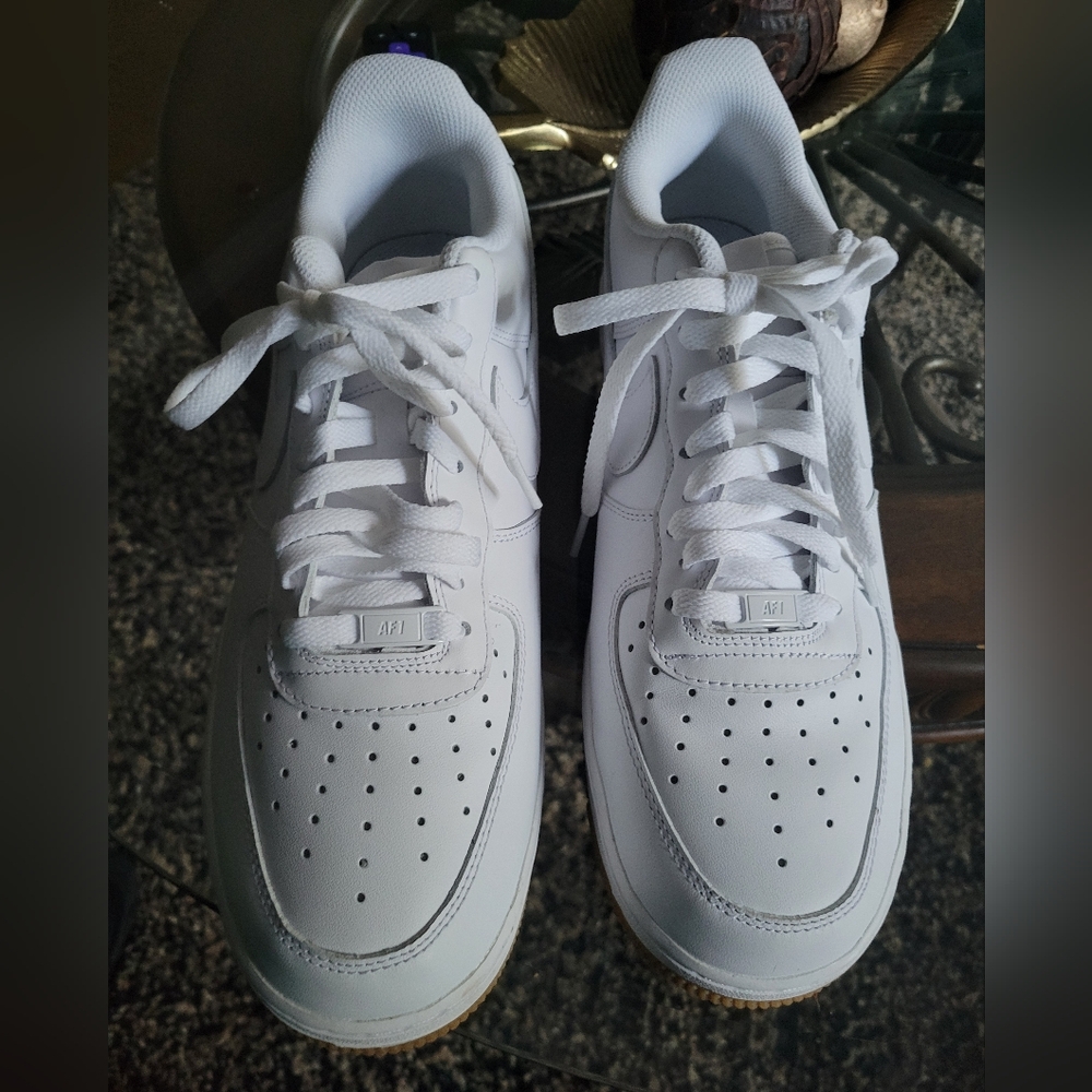 White Nike Dunks Men 11.5